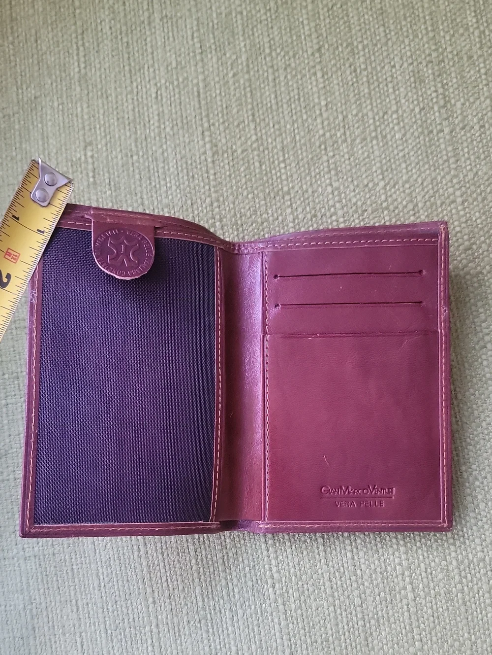 GanMarcoVenturi Brown Leather Passport Wallet - Classic Men's Accessory